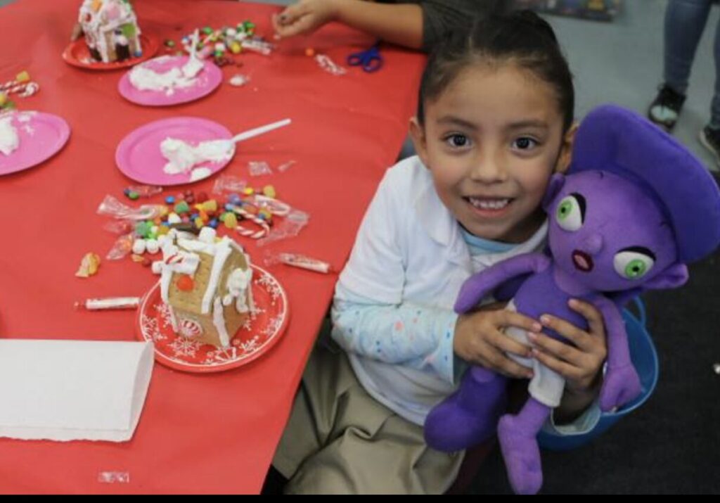 Pookie is Making Gingerbread Houses With Little Learners!